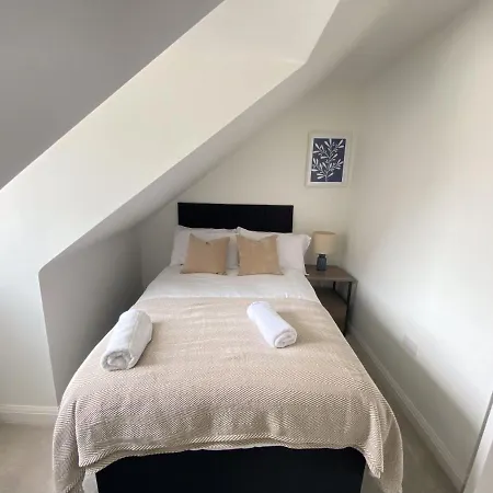 Modern Town-house Great For Contractor Groups & Weekends Gated Private Parking With En-suite Shower * Birmingham
